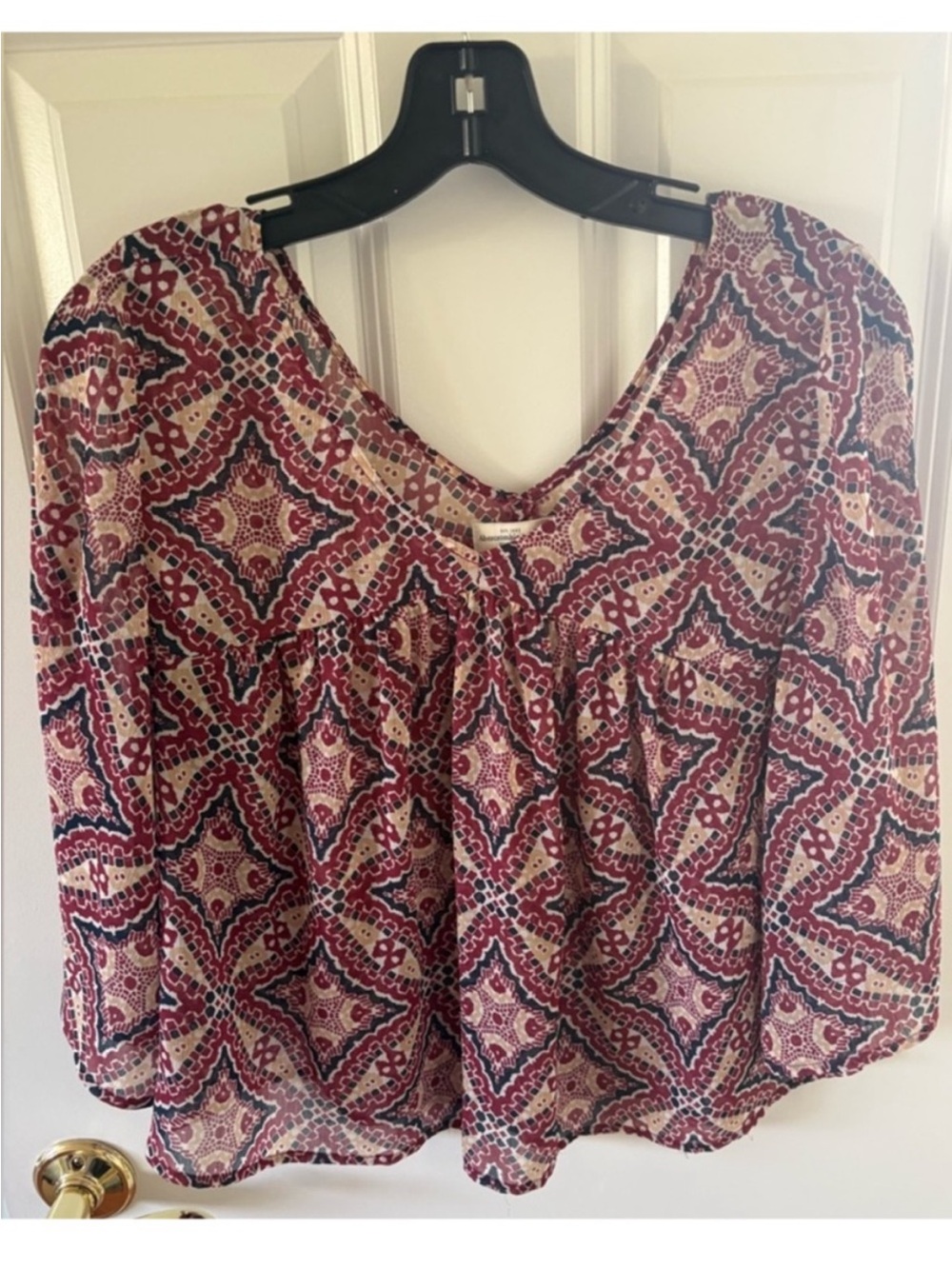 Abercrombie & Fitch Burgundy and Cream Printed V-Neck Flutter Sleeve Top - Picture 3 of 6